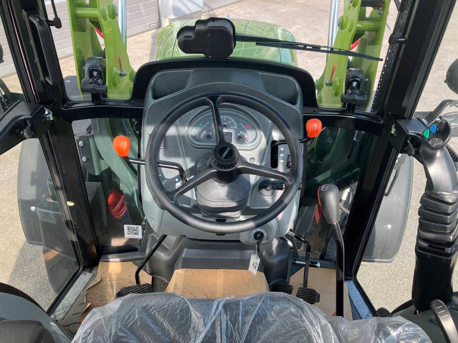 Traktor des Typs CLAAS Elios 210, Neumaschine in Ruhstorf  (Bild 10)