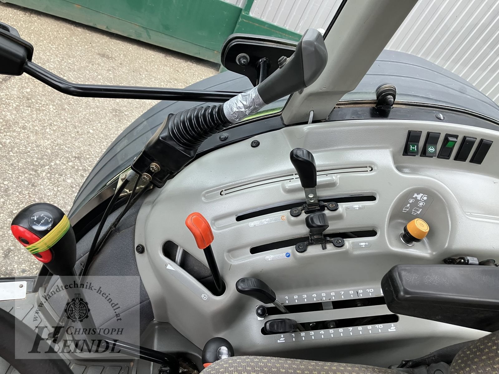 Traktor van het type CLAAS Elios 220, Gebrauchtmaschine in Stephanshart (Foto 15)