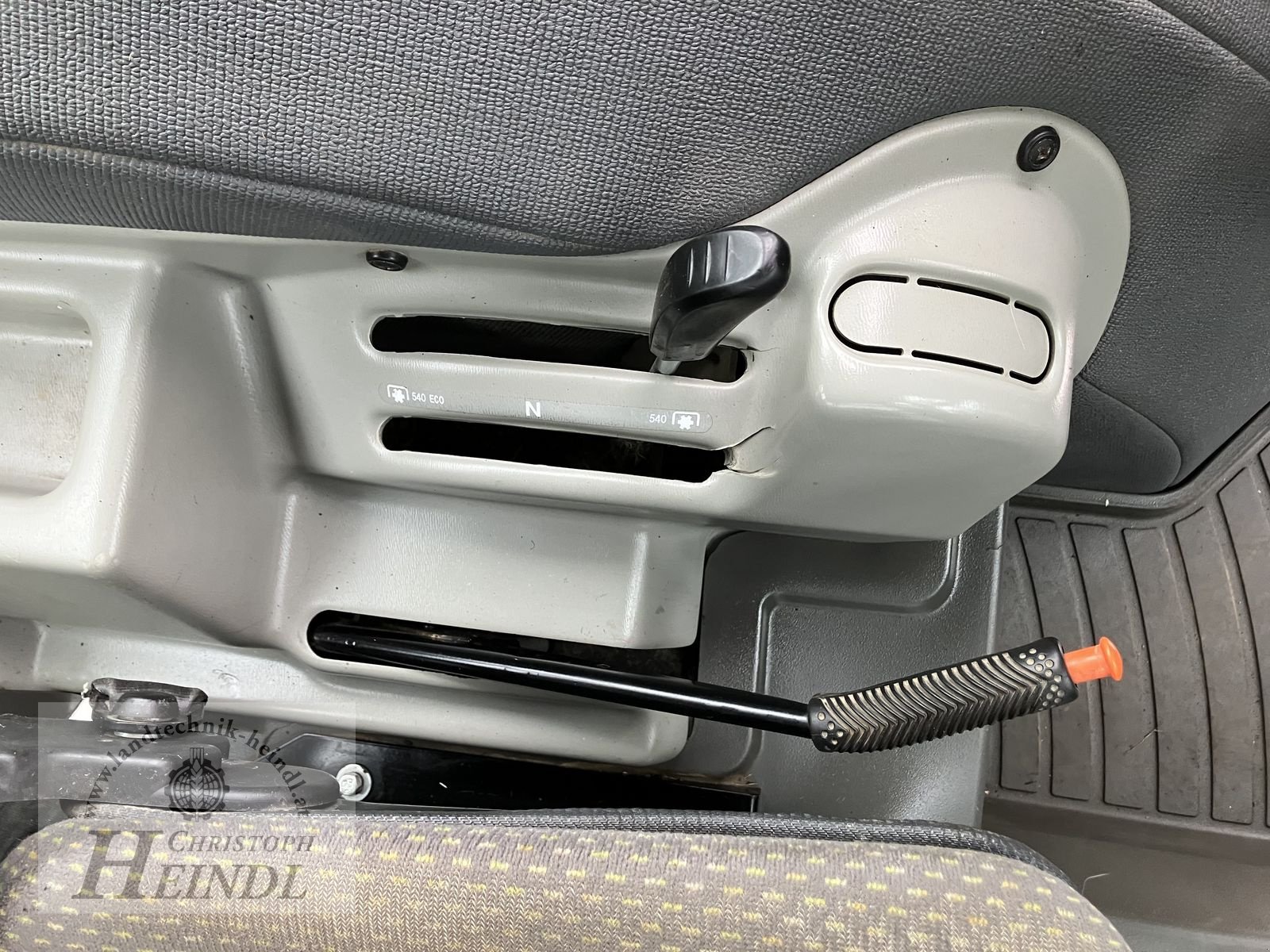 Traktor van het type CLAAS Elios 220, Gebrauchtmaschine in Stephanshart (Foto 18)