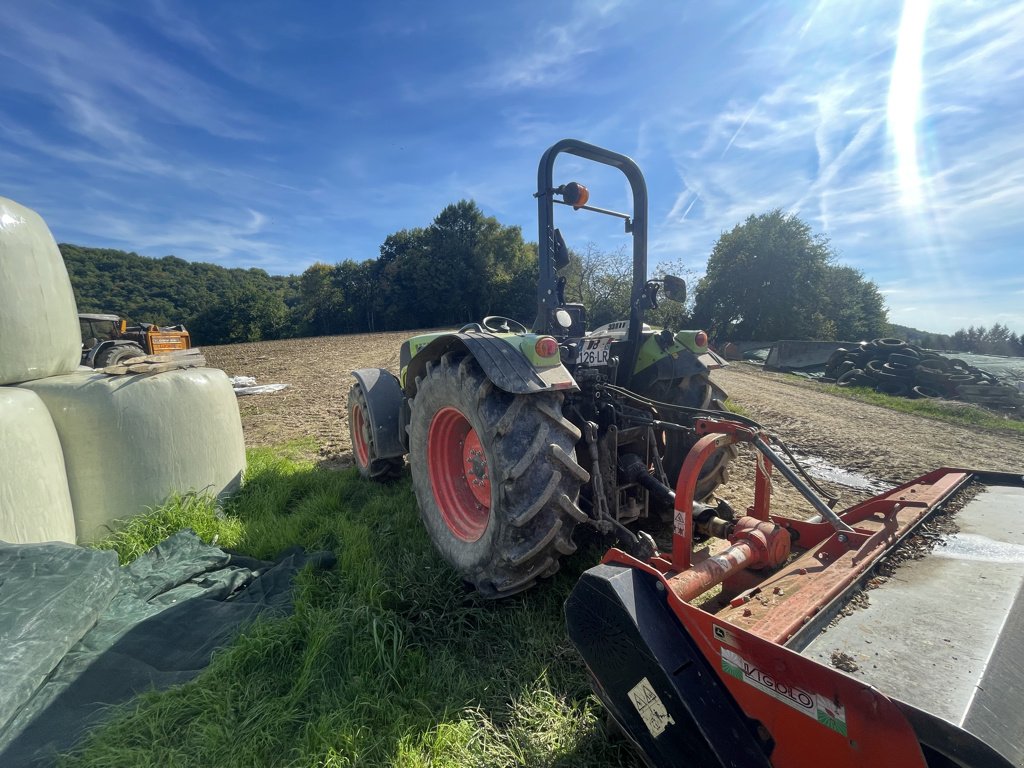 Traktor du type CLAAS ELIOS 230, Gebrauchtmaschine en UZERCHE (Photo 4)