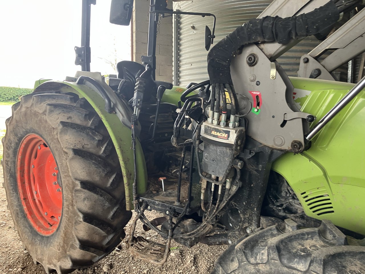 Traktor tipa CLAAS ELIOS 230, Gebrauchtmaschine u MORLHON LE HAUT (Slika 3)