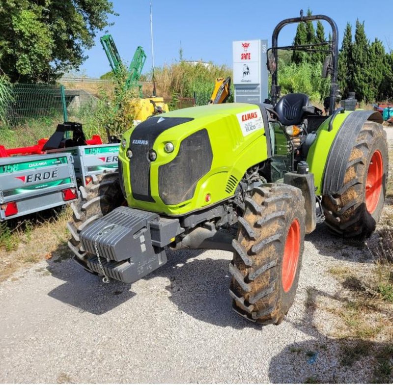 Traktor des Typs CLAAS ELIOS 240, Gebrauchtmaschine in ARLES (Bild 1)