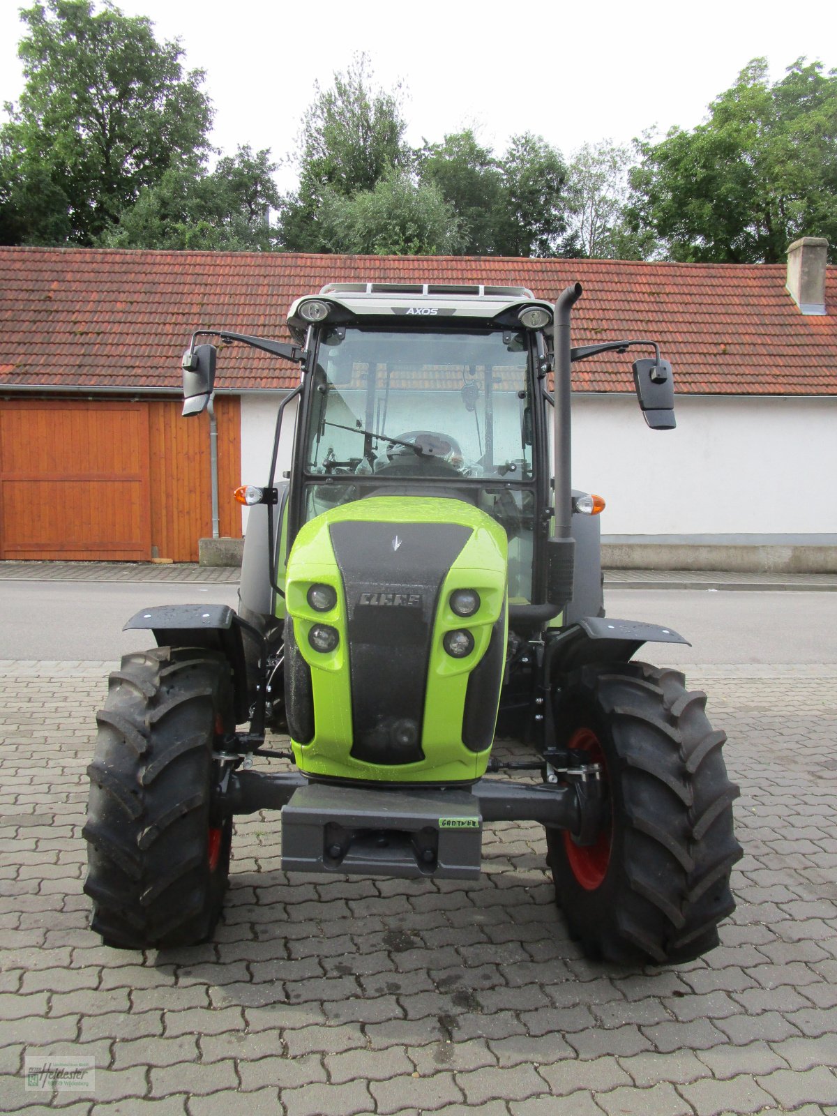 Traktor des Typs CLAAS ELIOS 300 Advanced, Neumaschine in Wildenberg (Bild 3)
