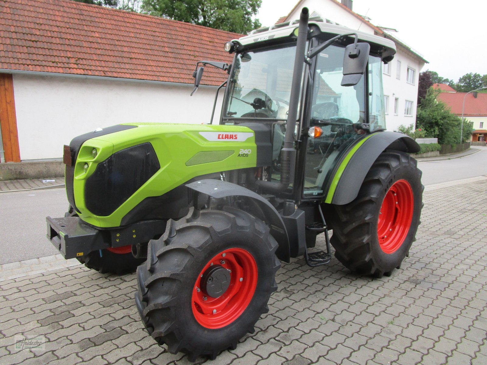 Traktor des Typs CLAAS ELIOS 300 Advanced, Neumaschine in Wildenberg (Bild 7)
