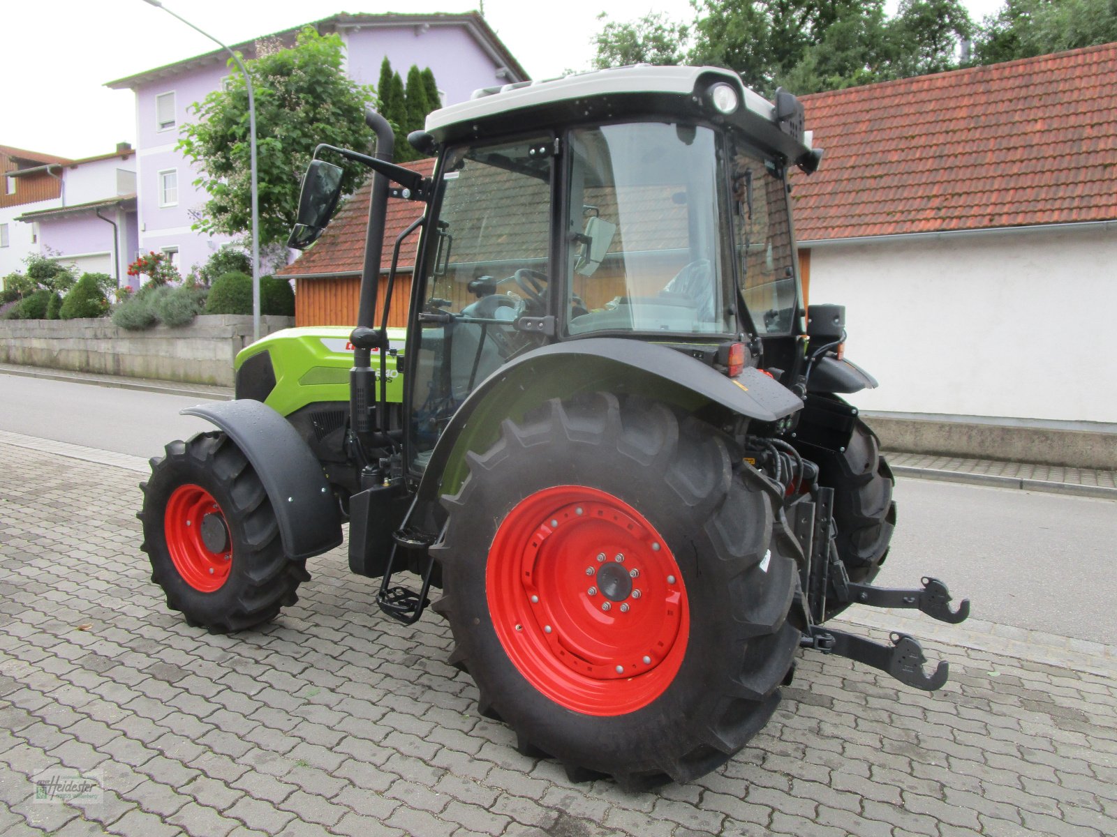 Traktor des Typs CLAAS ELIOS 300 Advanced, Neumaschine in Wildenberg (Bild 8)