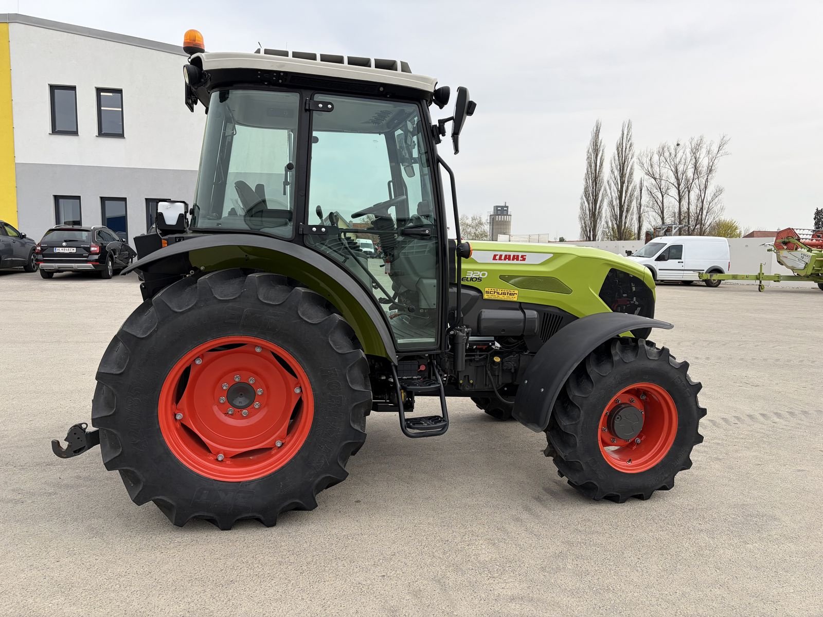 Traktor Türe ait CLAAS Elios 320, Vorführmaschine içinde Grund (resim 11)