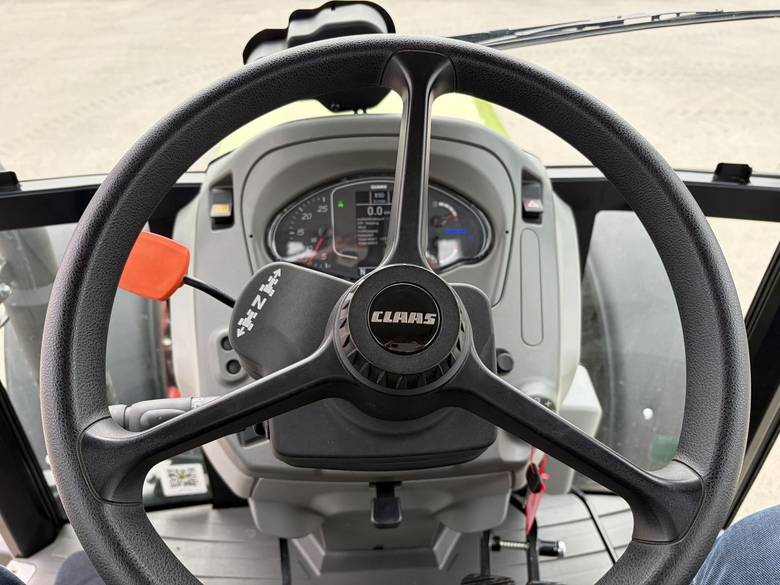 Traktor Türe ait CLAAS Elios 320, Vorführmaschine içinde Grund (resim 16)