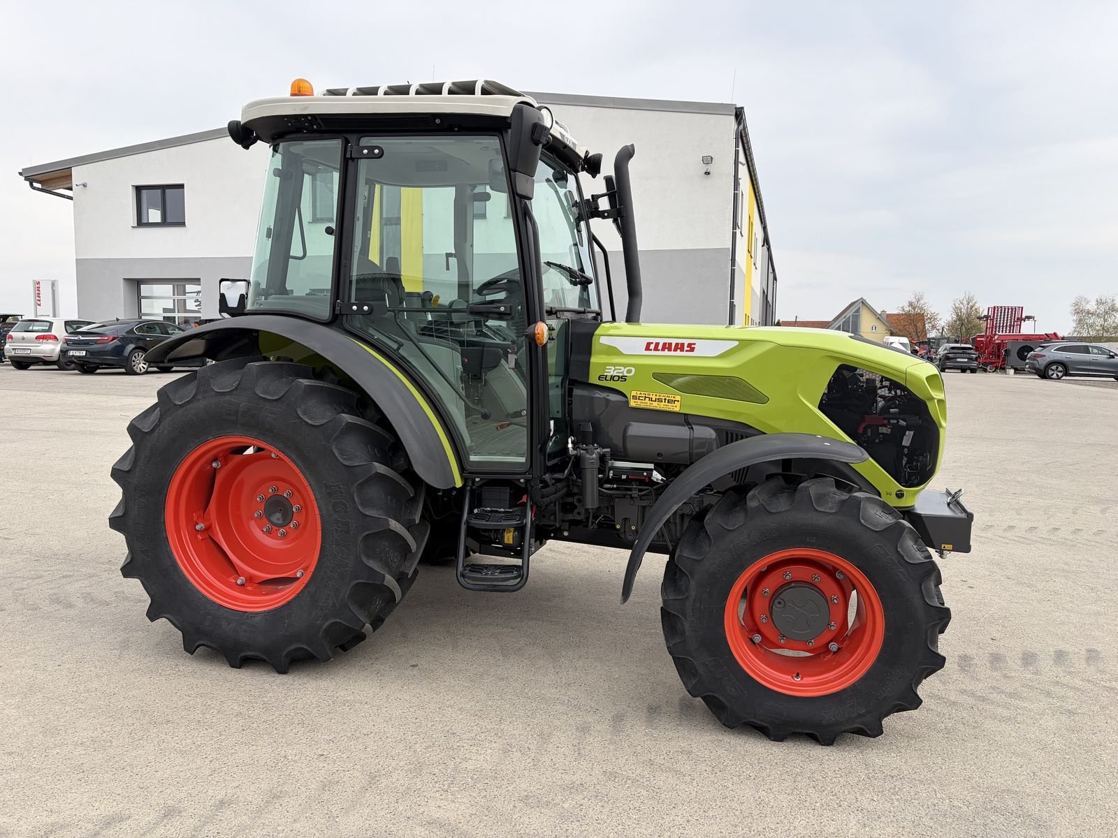 Traktor Türe ait CLAAS Elios 320, Vorführmaschine içinde Grund (resim 8)