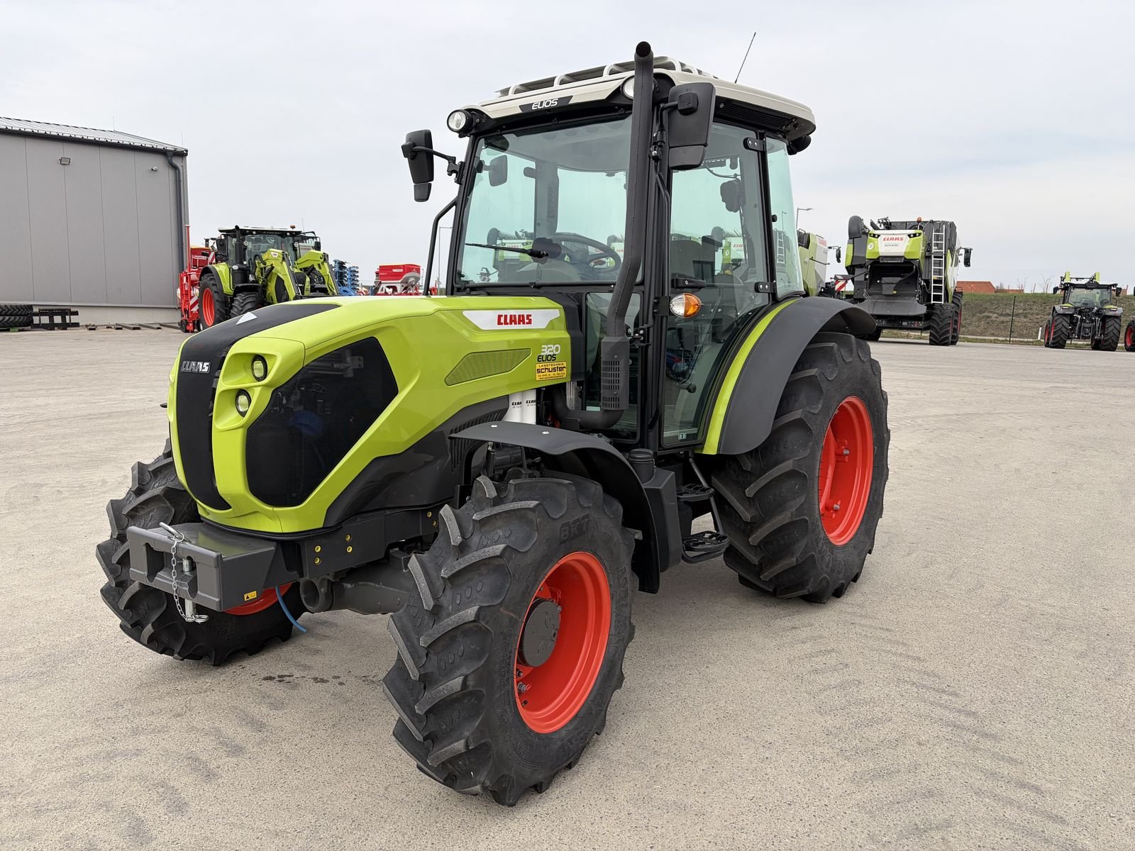 Traktor Türe ait CLAAS Elios 320, Vorführmaschine içinde Grund (resim 5)