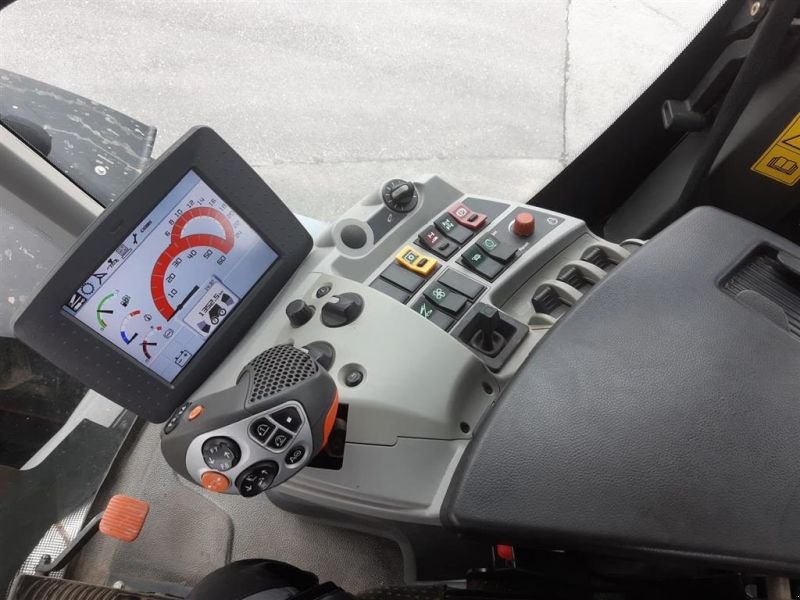 Traktor des Typs CLAAS GEBR. XERION 4000, Gebrauchtmaschine in Lommatzsch (Bild 11)