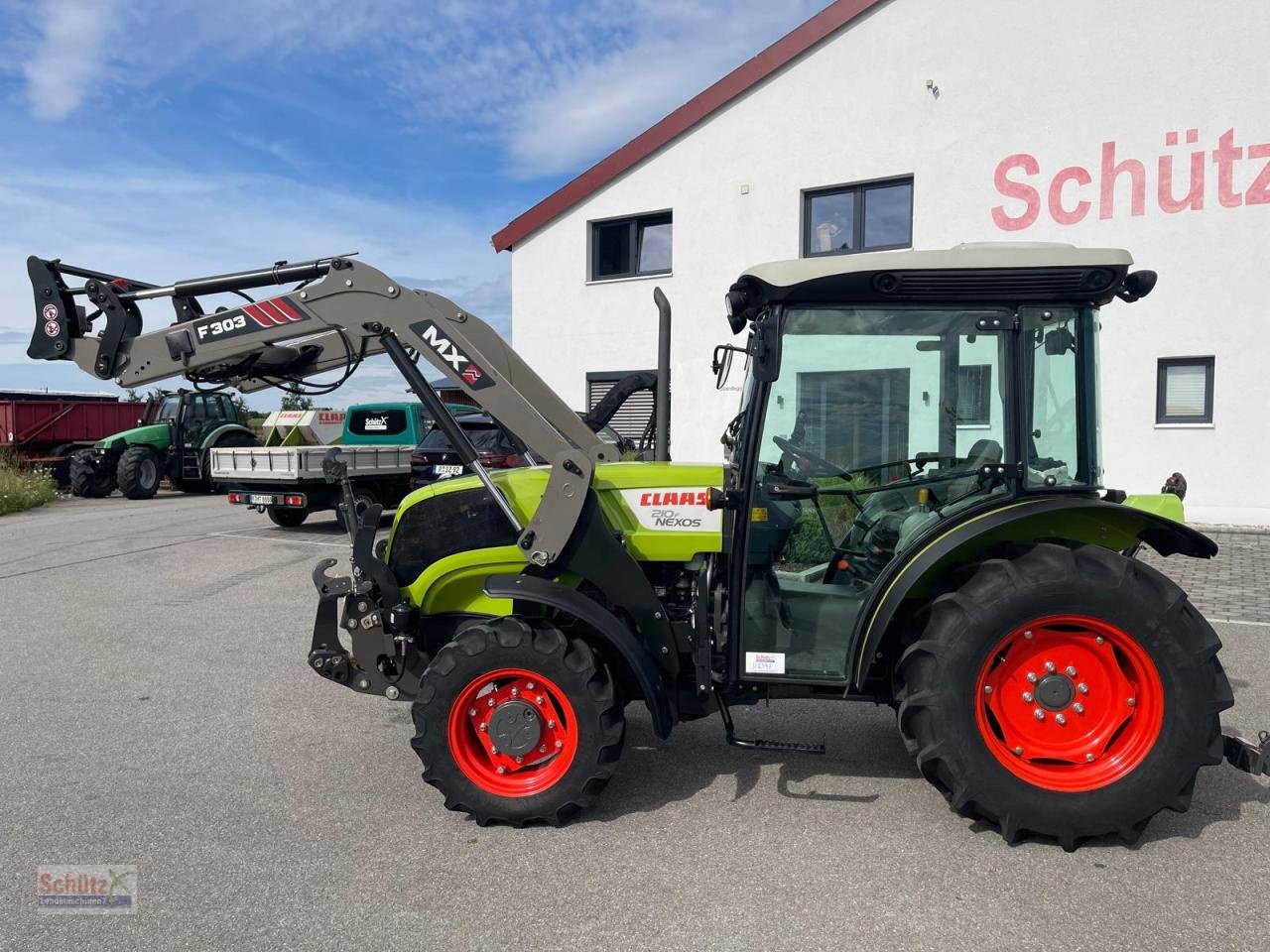 Traktor del tipo CLAAS Nexos 210, neuwertig, mit Frontlader und Frontzapfwelle, 236 Betriebsstunden, Gebrauchtmaschine In Schierling (Immagine 2)