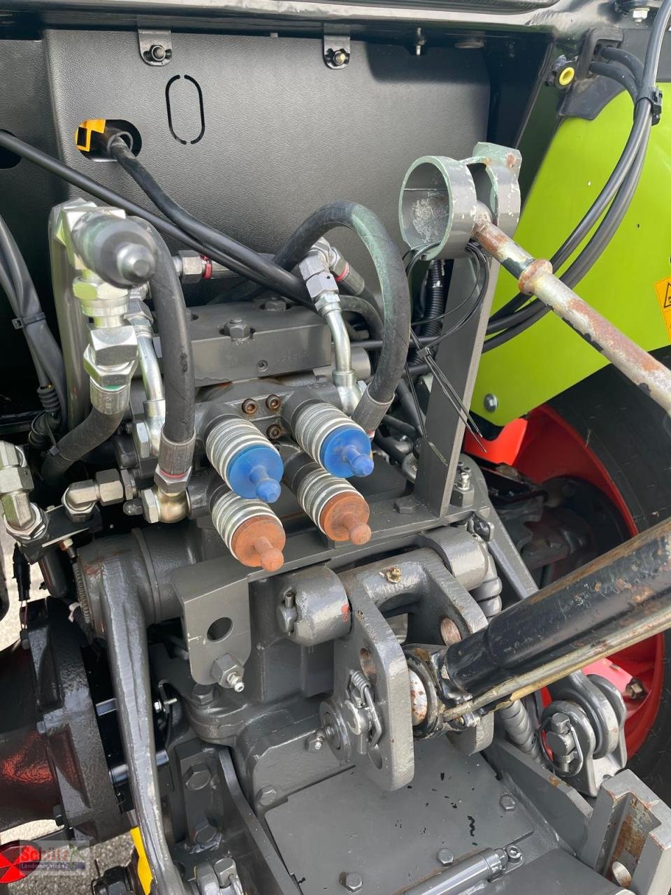 Traktor del tipo CLAAS Nexos 210, neuwertig, mit Frontlader und Frontzapfwelle, 236 Betriebsstunden, Gebrauchtmaschine In Schierling (Immagine 12)