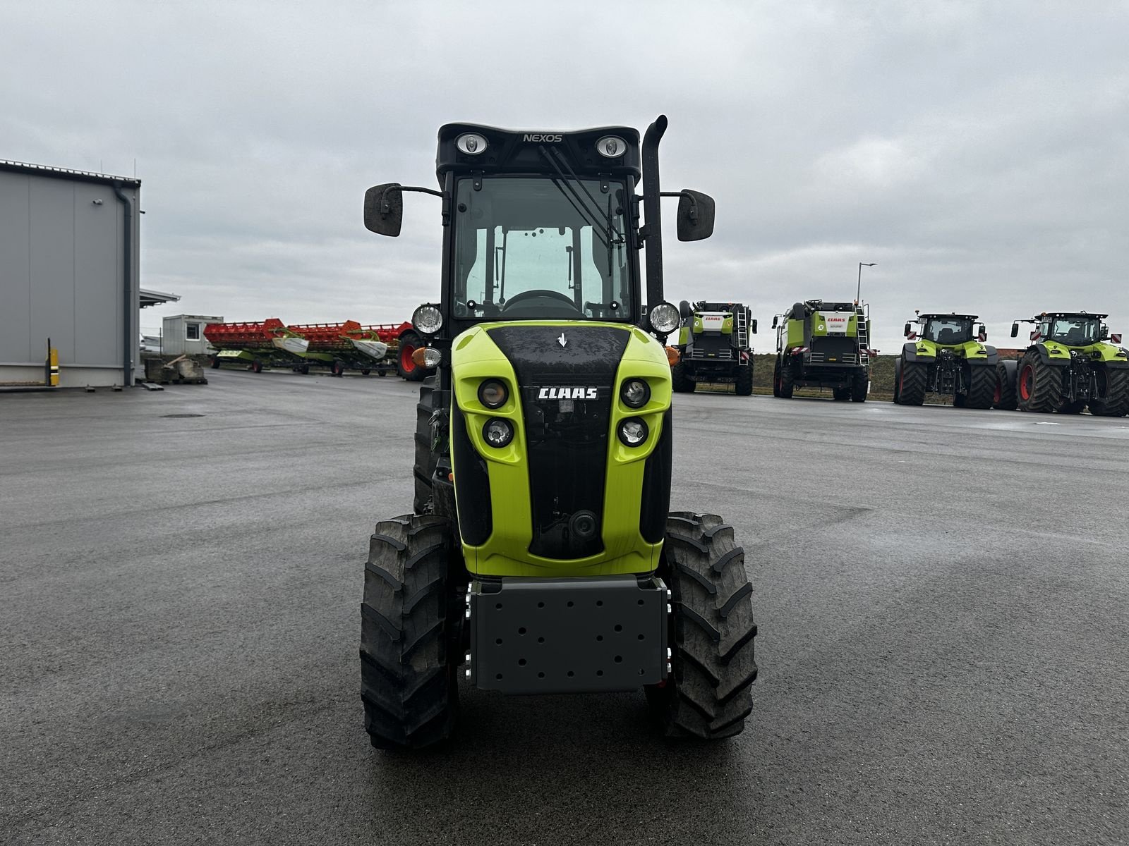 Traktor des Typs CLAAS Nexos 220 S Comfort, Neumaschine in Grund (Bild 11)