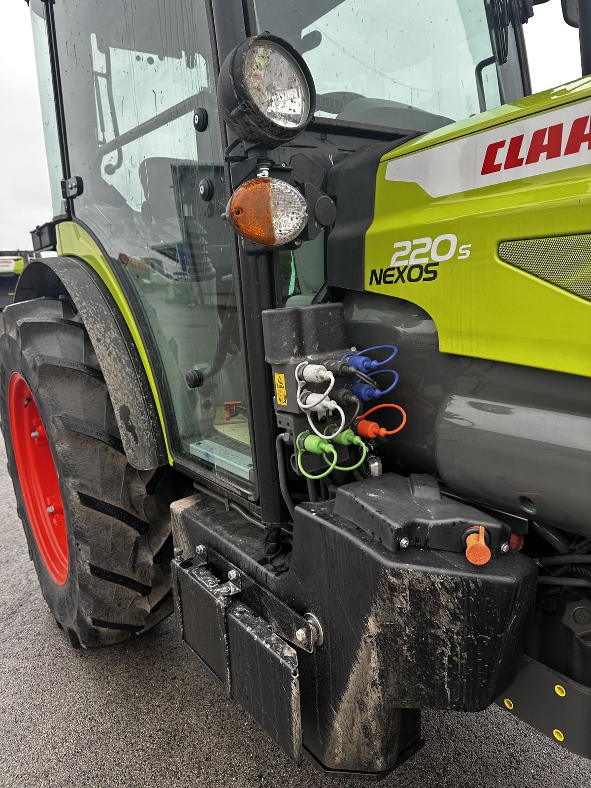 Traktor des Typs CLAAS Nexos 220 S Comfort, Neumaschine in Grund (Bild 13)