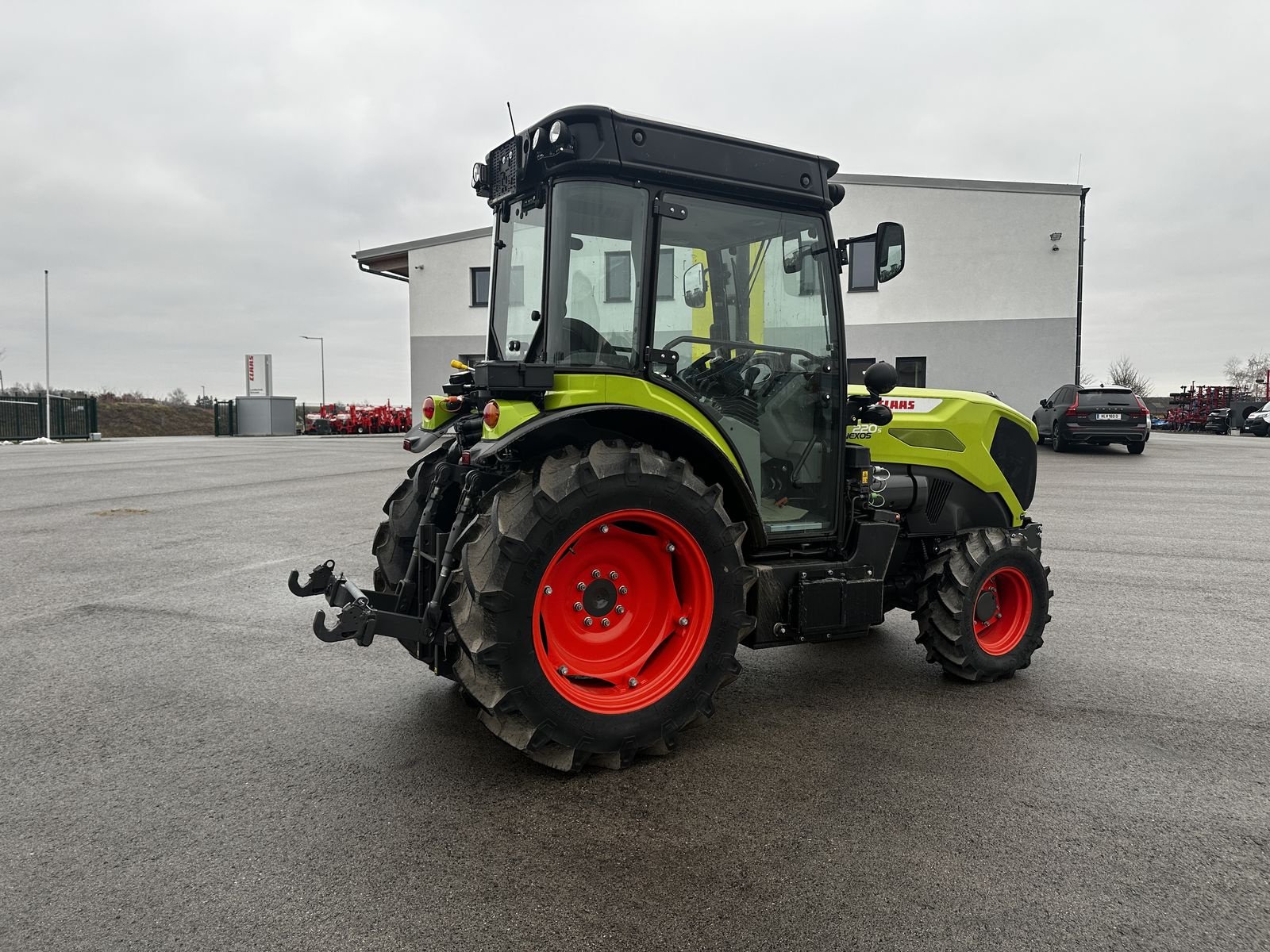 Traktor des Typs CLAAS Nexos 220 S Comfort, Neumaschine in Grund (Bild 15)