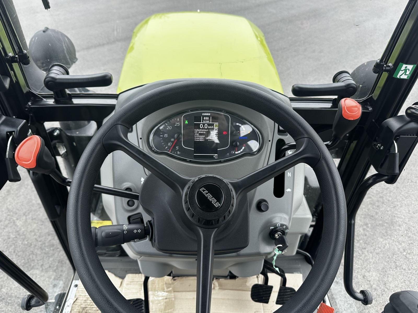 Traktor des Typs CLAAS Nexos 220 S Comfort, Neumaschine in Grund (Bild 2)