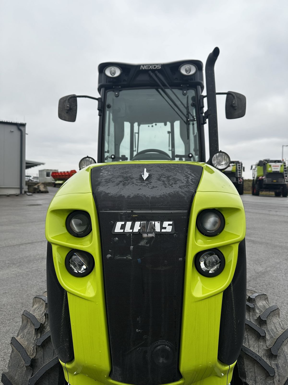 Traktor des Typs CLAAS Nexos 220 S Comfort, Neumaschine in Grund (Bild 21)