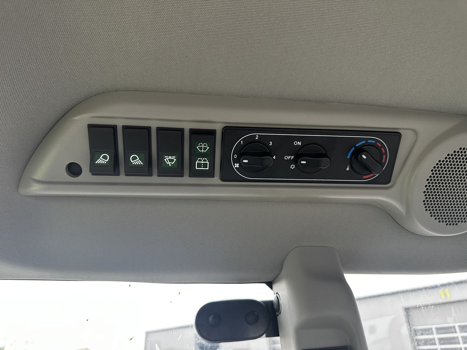 Traktor des Typs CLAAS Nexos 220 S Comfort, Neumaschine in Grund (Bild 5)