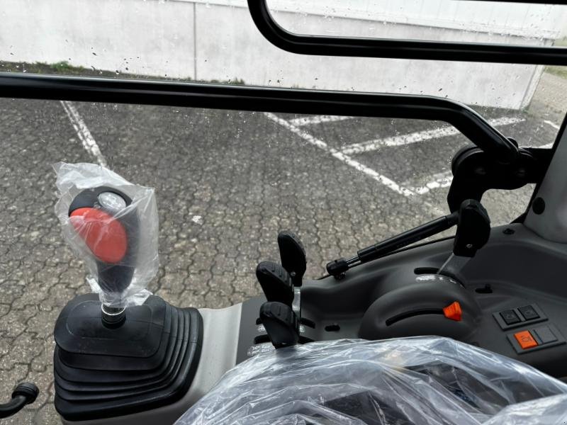 Traktor typu CLAAS NEXOS 220 S, Gebrauchtmaschine w Hockenheim (Zdjęcie 13)