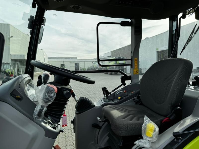 Traktor van het type CLAAS NEXOS 220 S, Gebrauchtmaschine in Hockenheim (Foto 12)