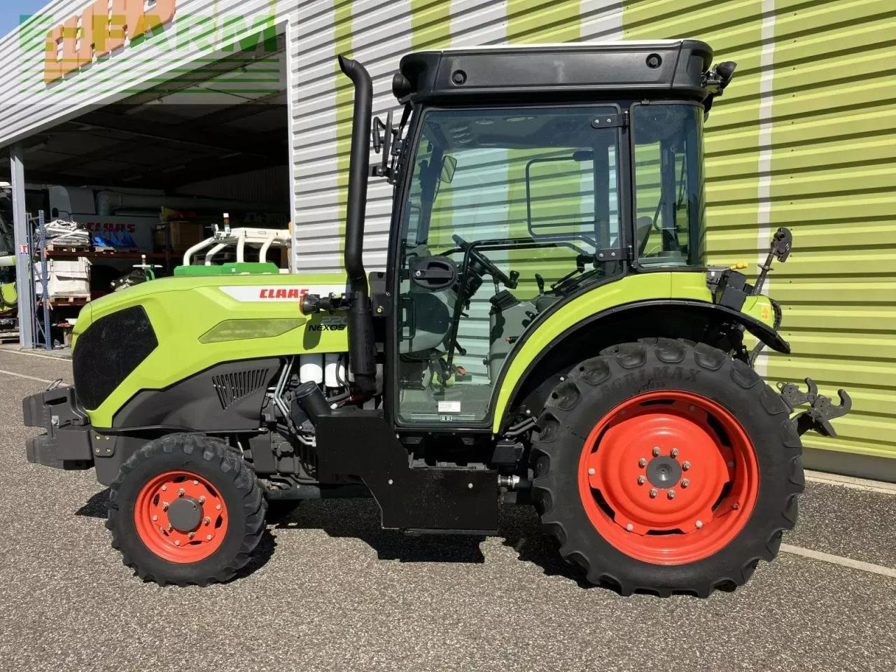 Traktor typu CLAAS nexos 220 s, Gebrauchtmaschine v AILLAS (33 - GIRONDE) (Obrázek 2)