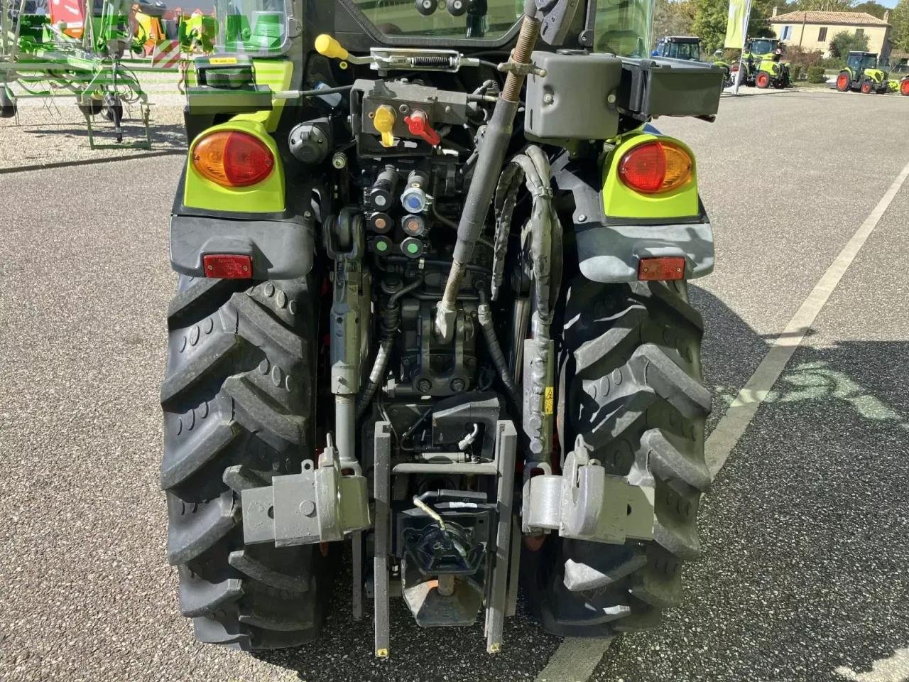 Traktor typu CLAAS nexos 220 s, Gebrauchtmaschine v AILLAS (33 - GIRONDE) (Obrázek 3)