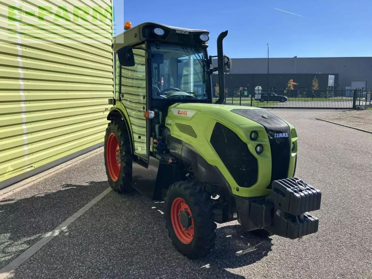 Traktor typu CLAAS nexos 220 s, Gebrauchtmaschine v AILLAS (33 - GIRONDE) (Obrázek 5)
