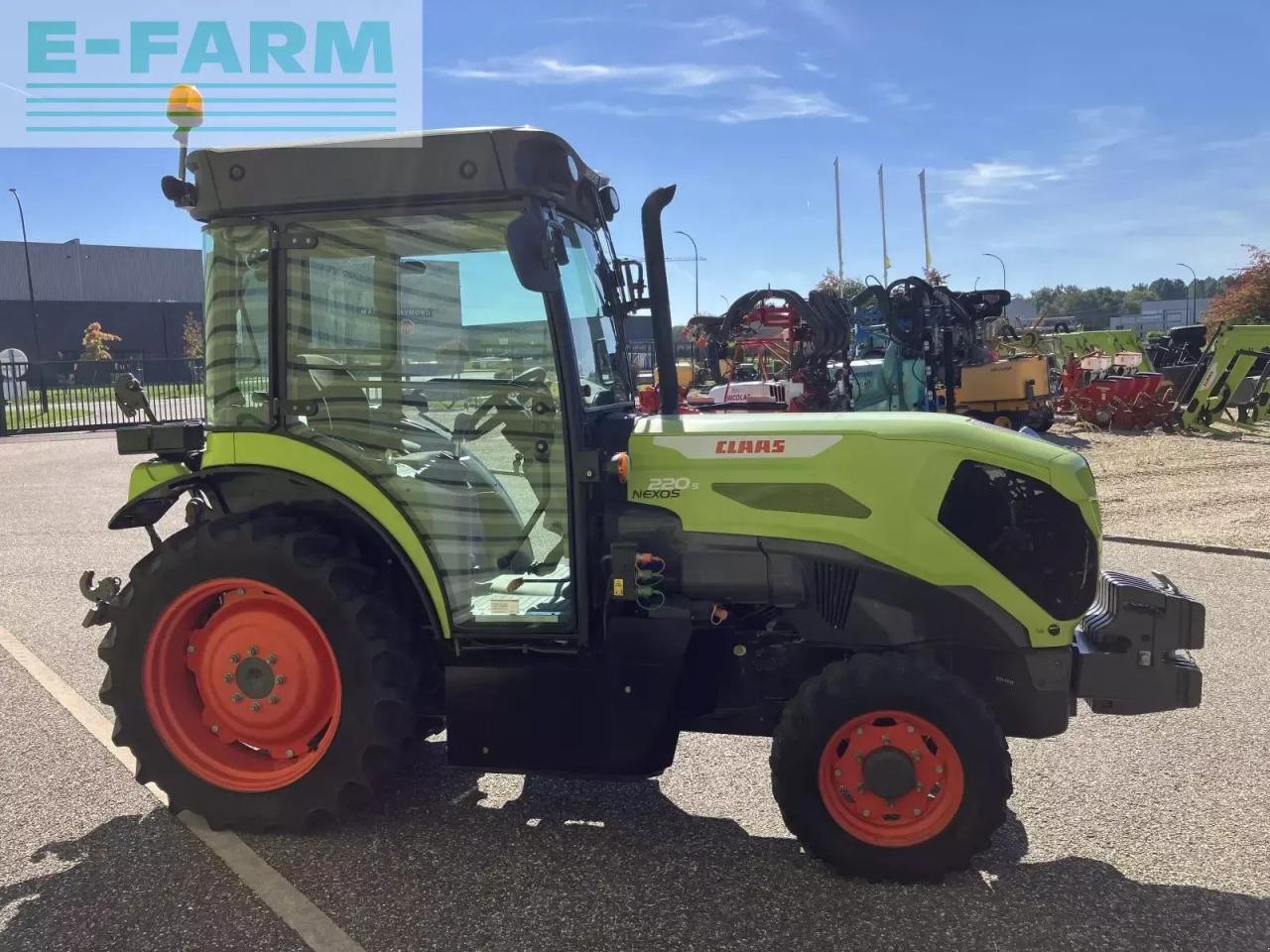 Traktor typu CLAAS nexos 220 s, Gebrauchtmaschine v AILLAS (33 - GIRONDE) (Obrázek 6)
