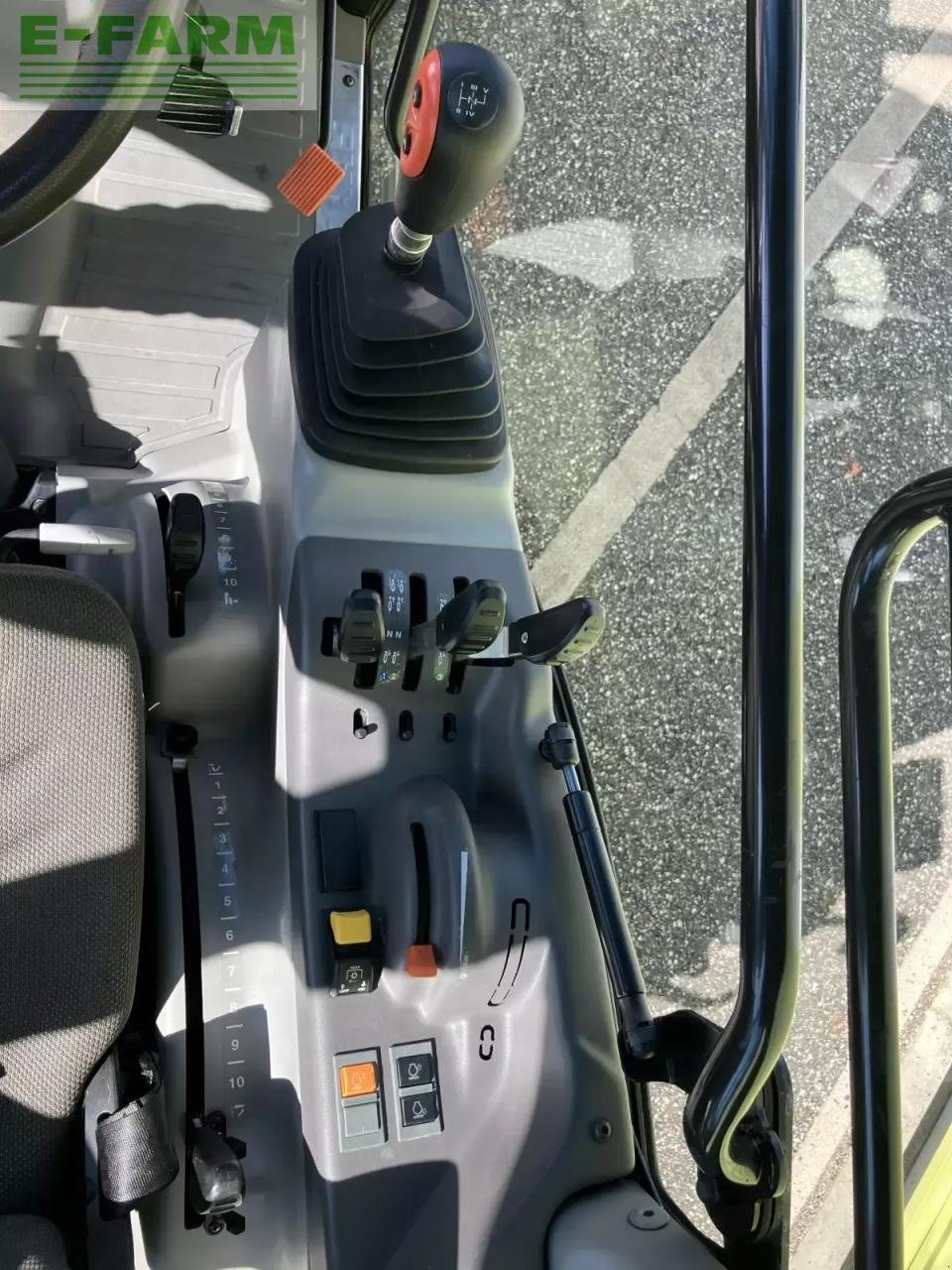 Traktor typu CLAAS nexos 220 s, Gebrauchtmaschine v AILLAS (33 - GIRONDE) (Obrázek 8)