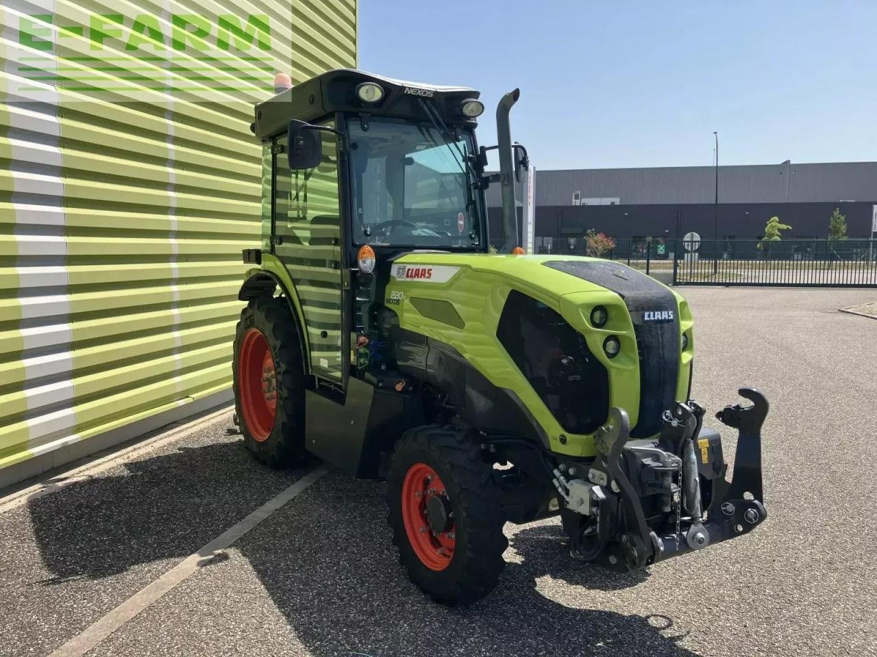 Traktor typu CLAAS nexos 220 s, Gebrauchtmaschine v AILLAS (33 - GIRONDE) (Obrázek 8)