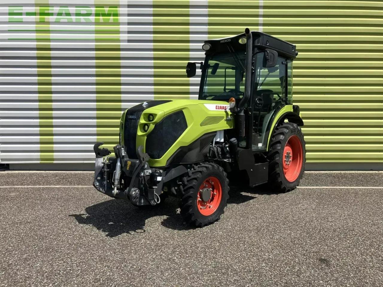 Traktor типа CLAAS nexos 220 s, Gebrauchtmaschine в AILLAS (33 - GIRONDE) (Фотография 2)