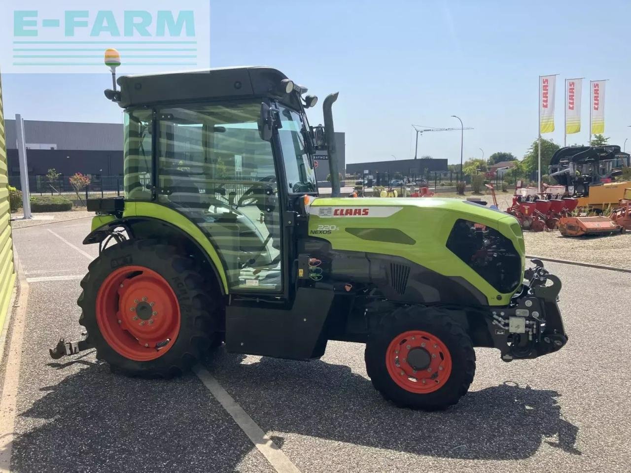 Traktor типа CLAAS nexos 220 s, Gebrauchtmaschine в AILLAS (33 - GIRONDE) (Фотография 7)