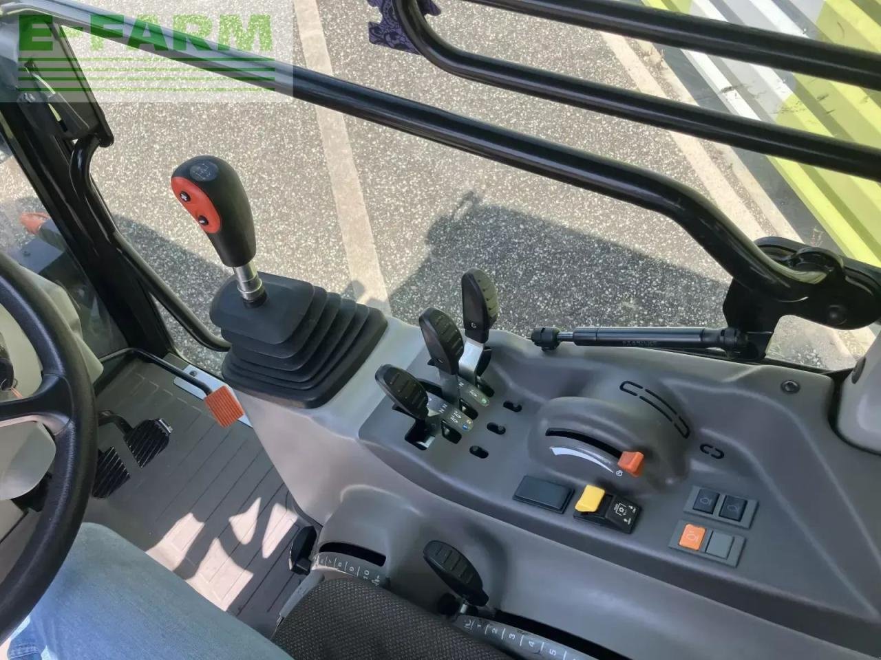 Traktor типа CLAAS nexos 220 s, Gebrauchtmaschine в AILLAS (33 - GIRONDE) (Фотография 10)