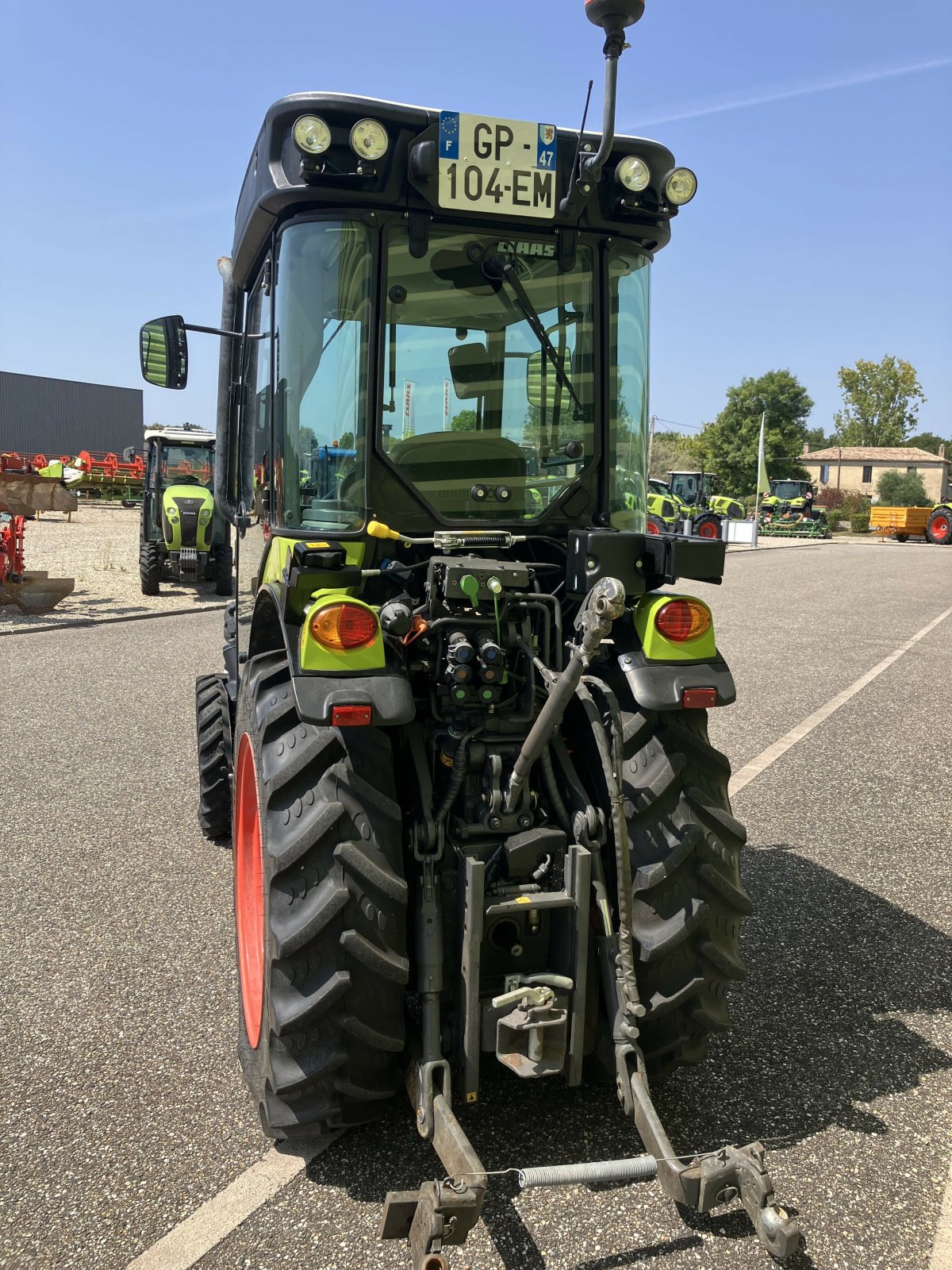 Traktor of the type CLAAS NEXOS 220 S, Gebrauchtmaschine in AILLAS (Picture 5)