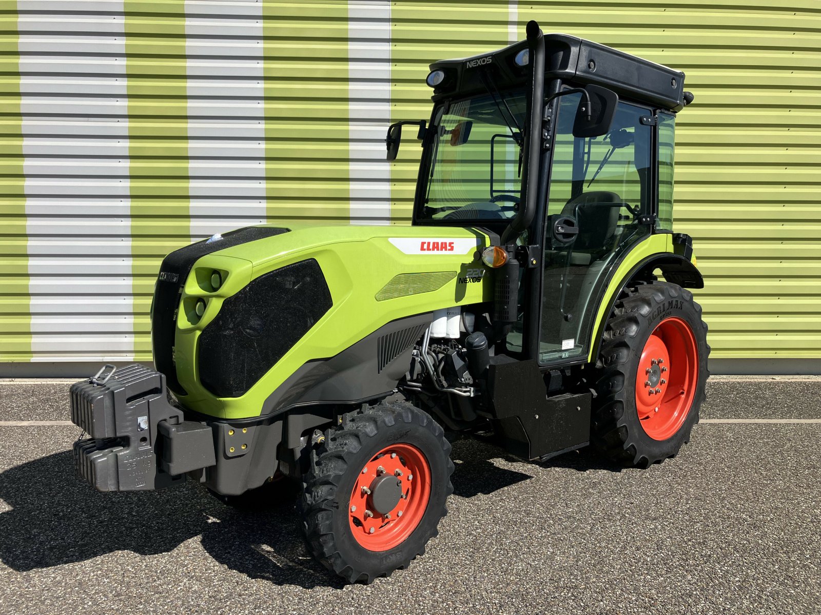 Traktor του τύπου CLAAS NEXOS 220 S, Gebrauchtmaschine σε AILLAS (Φωτογραφία 1)