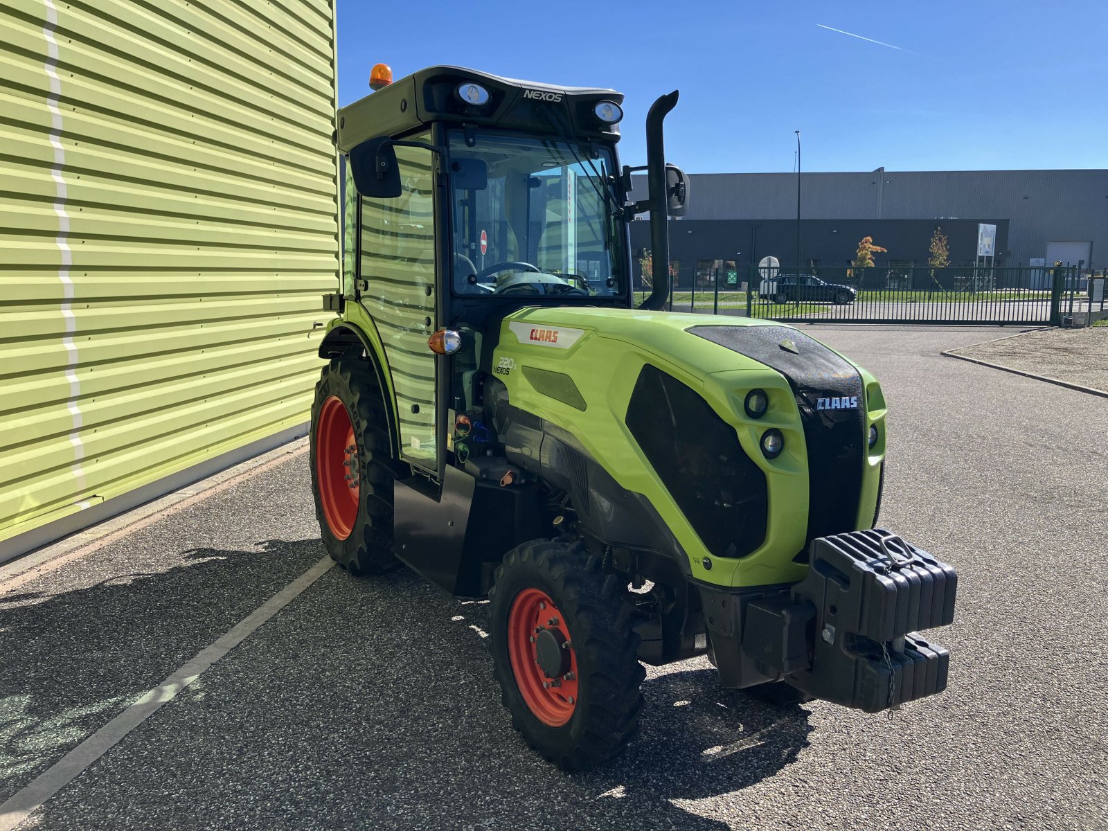 Traktor του τύπου CLAAS NEXOS 220 S, Gebrauchtmaschine σε AILLAS (Φωτογραφία 5)