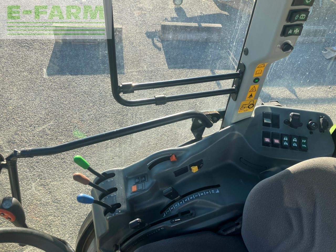 Traktor типа CLAAS nexos 220 ve cabine 4rm, Gebrauchtmaschine в ST ANDIOL (Фотография 12)