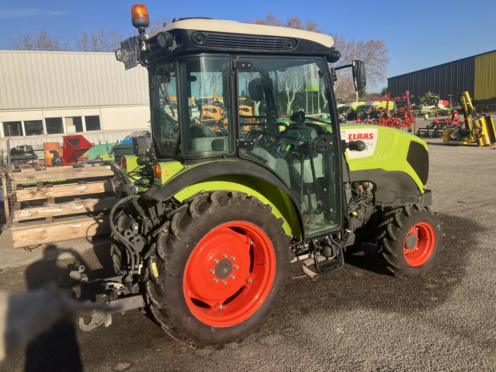 Traktor typu CLAAS NEXOS 220 VE CABINE 4RM, Gebrauchtmaschine v SAINT ANDIOL (Obrázek 2)