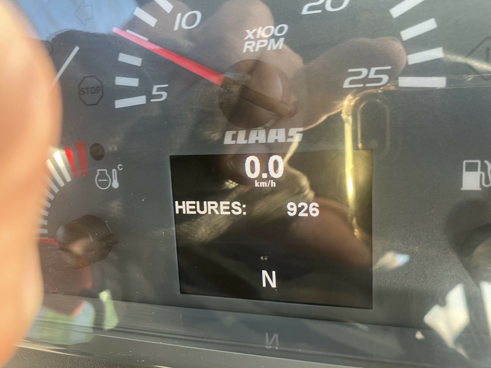 Traktor typu CLAAS NEXOS 220 VE CABINE 4RM, Gebrauchtmaschine v SAINT ANDIOL (Obrázek 4)