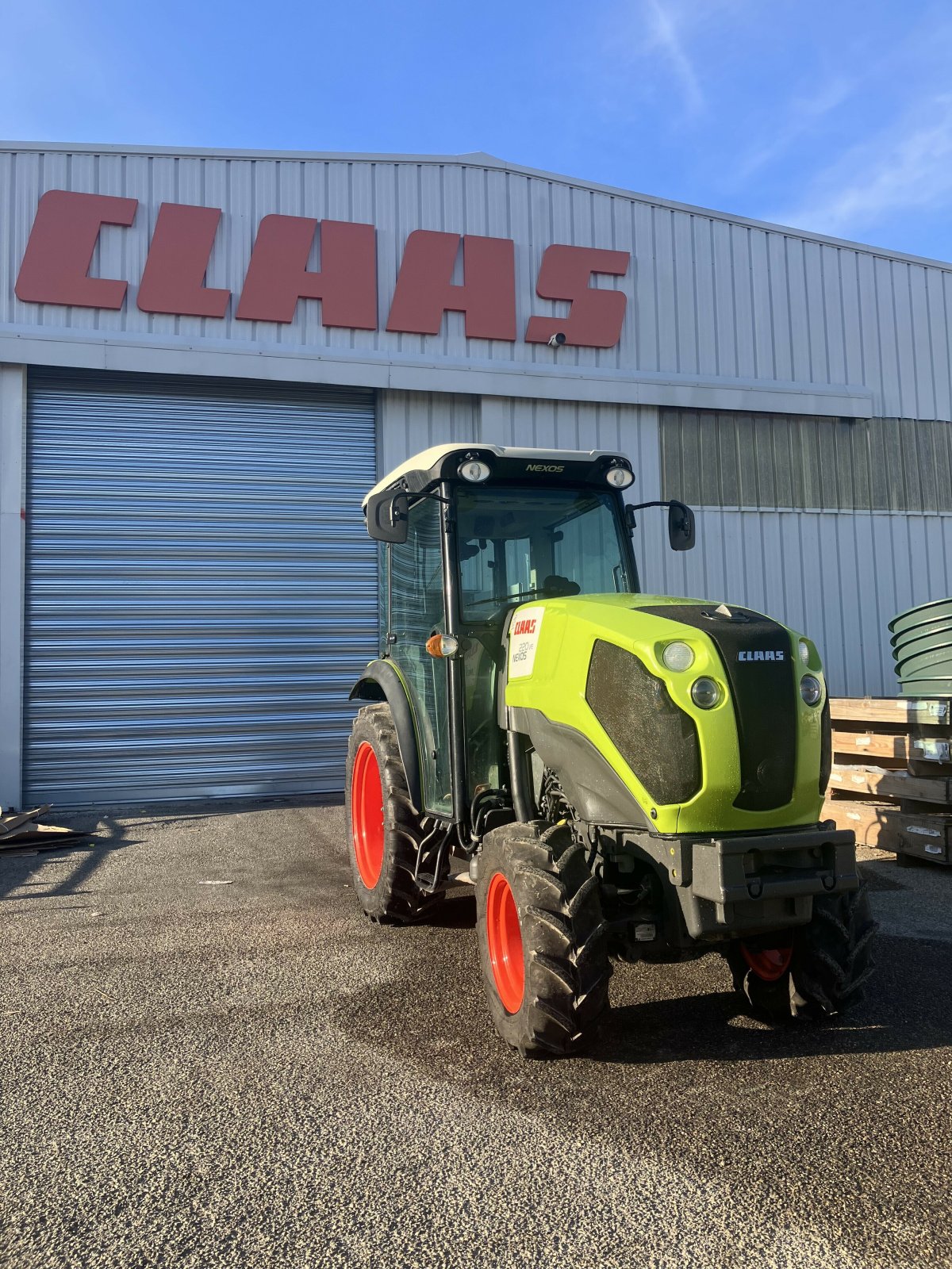 Traktor typu CLAAS NEXOS 220 VE CABINE 4RM, Gebrauchtmaschine v SAINT ANDIOL (Obrázek 1)