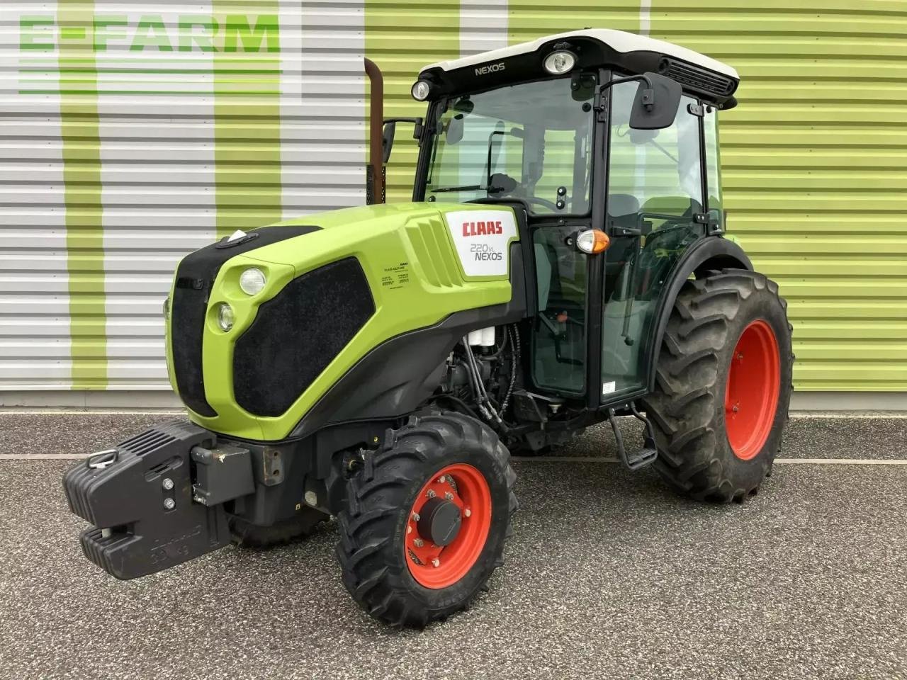 Traktor типа CLAAS nexos 220 vl cabine VL, Gebrauchtmaschine в AILLAS (33 - GIRONDE) (Фотография 1)