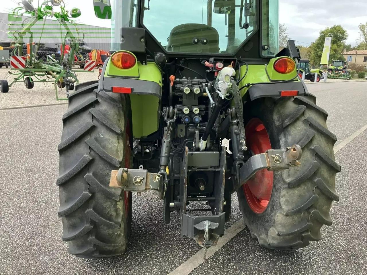 Traktor типа CLAAS nexos 220 vl cabine VL, Gebrauchtmaschine в AILLAS (33 - GIRONDE) (Фотография 4)