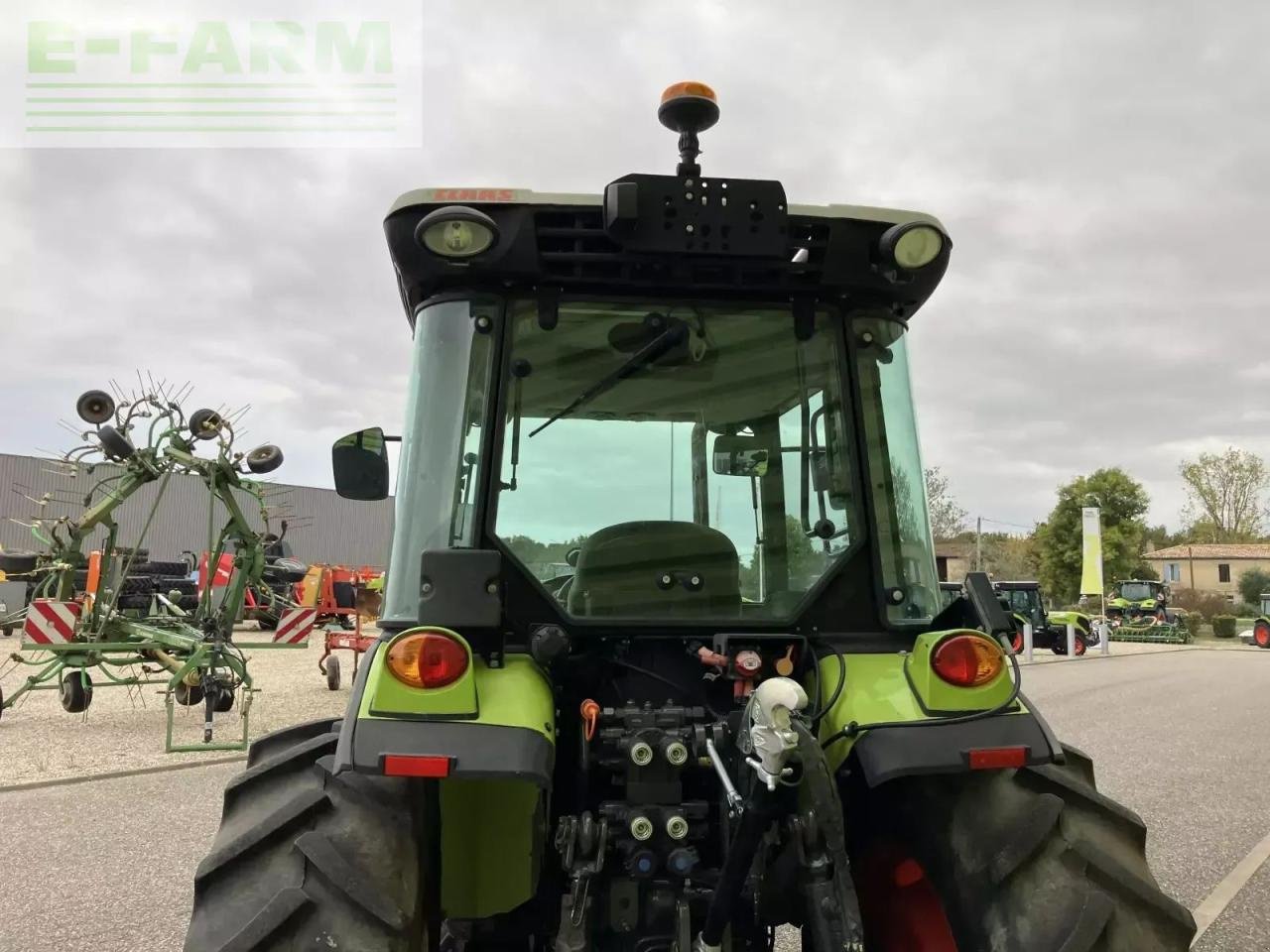 Traktor типа CLAAS nexos 220 vl cabine VL, Gebrauchtmaschine в AILLAS (33 - GIRONDE) (Фотография 5)
