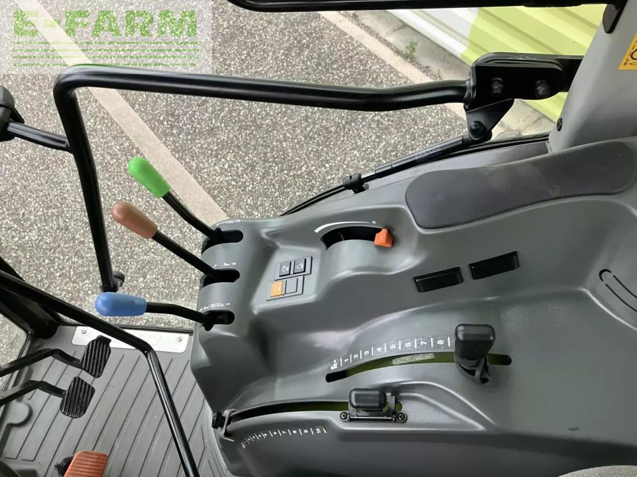 Traktor типа CLAAS nexos 220 vl cabine VL, Gebrauchtmaschine в AILLAS (33 - GIRONDE) (Фотография 10)