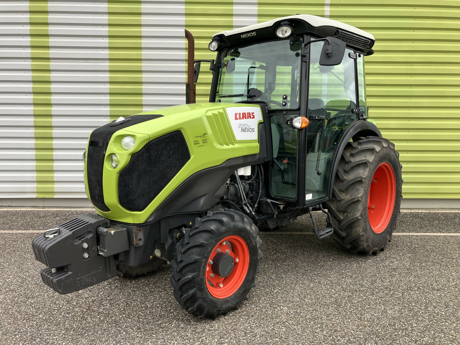 Traktor του τύπου CLAAS NEXOS 220 VL CABINE, Gebrauchtmaschine σε AILLAS (Φωτογραφία 1)