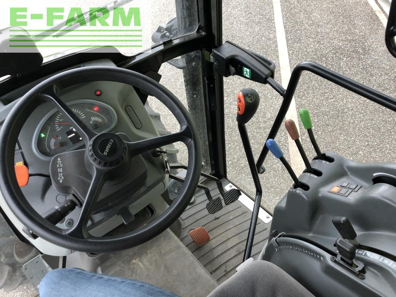 Traktor des Typs CLAAS nexos 220 vl, Gebrauchtmaschine in AILLAS (33 - GIRONDE) (Bild 7)