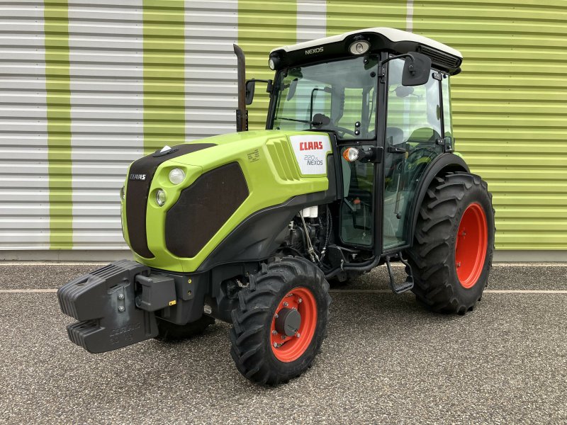 Traktor от тип CLAAS NEXOS 220 VL, Gebrauchtmaschine в AILLAS (Снимка 1)