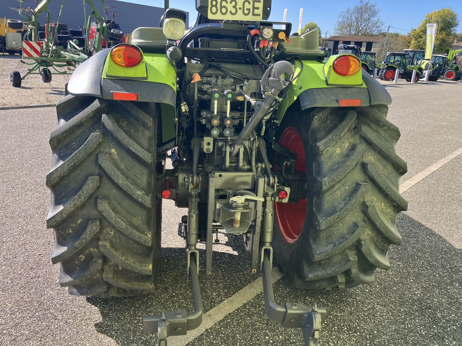 Traktor del tipo CLAAS NEXOS 230 F ARCEAU, Gebrauchtmaschine In AILLAS (Immagine 4)