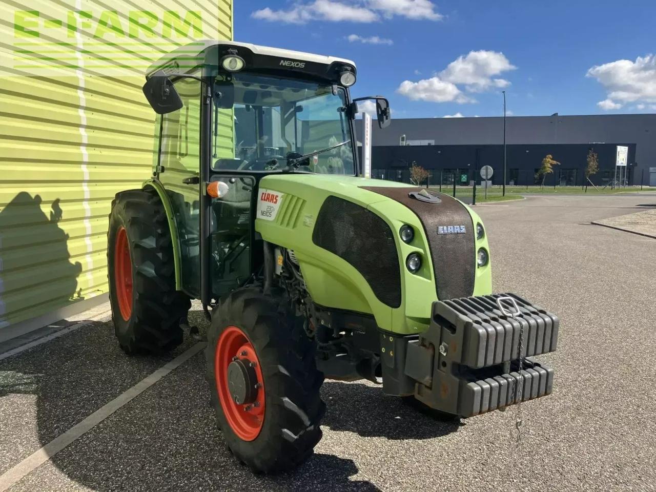Traktor typu CLAAS nexos 230 f, Gebrauchtmaschine v AILLAS (33 - GIRONDE) (Obrázek 5)