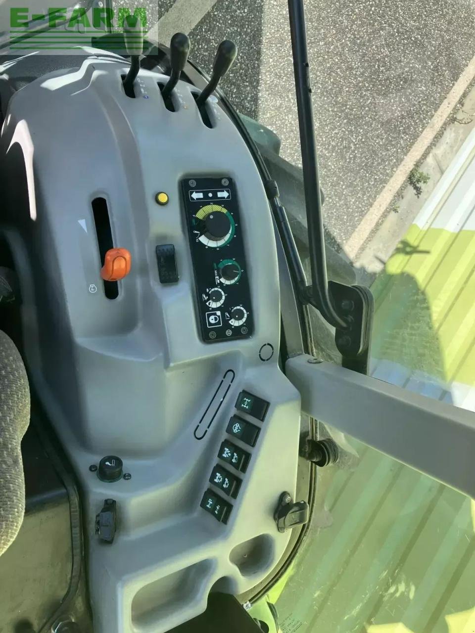 Traktor typu CLAAS nexos 230 f, Gebrauchtmaschine v AILLAS (33 - GIRONDE) (Obrázek 7)